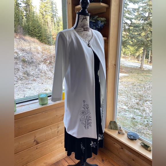 Custom 2piece Embroidered Outfit sz SM - Picture 2 of 6